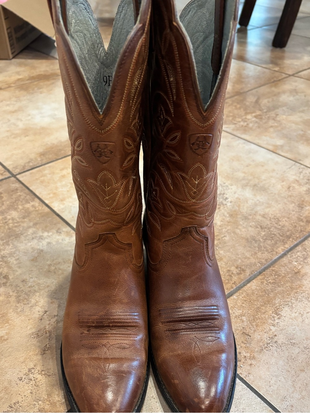 Ariat Women’s Cowboy boots, Caramel Brown, size 9